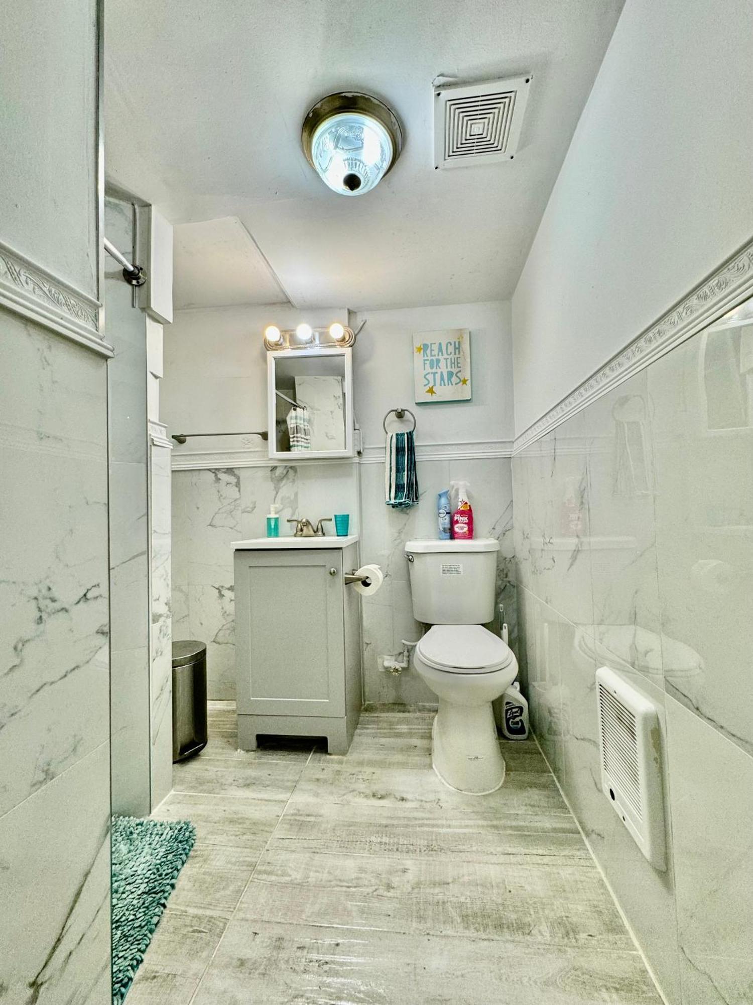 Seattle Airport Cozy Stay: Shared Comfort, Prime Location Exterior photo