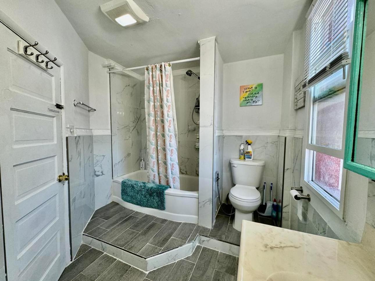 Seattle Airport Cozy Stay: Shared Comfort, Prime Location Exterior photo